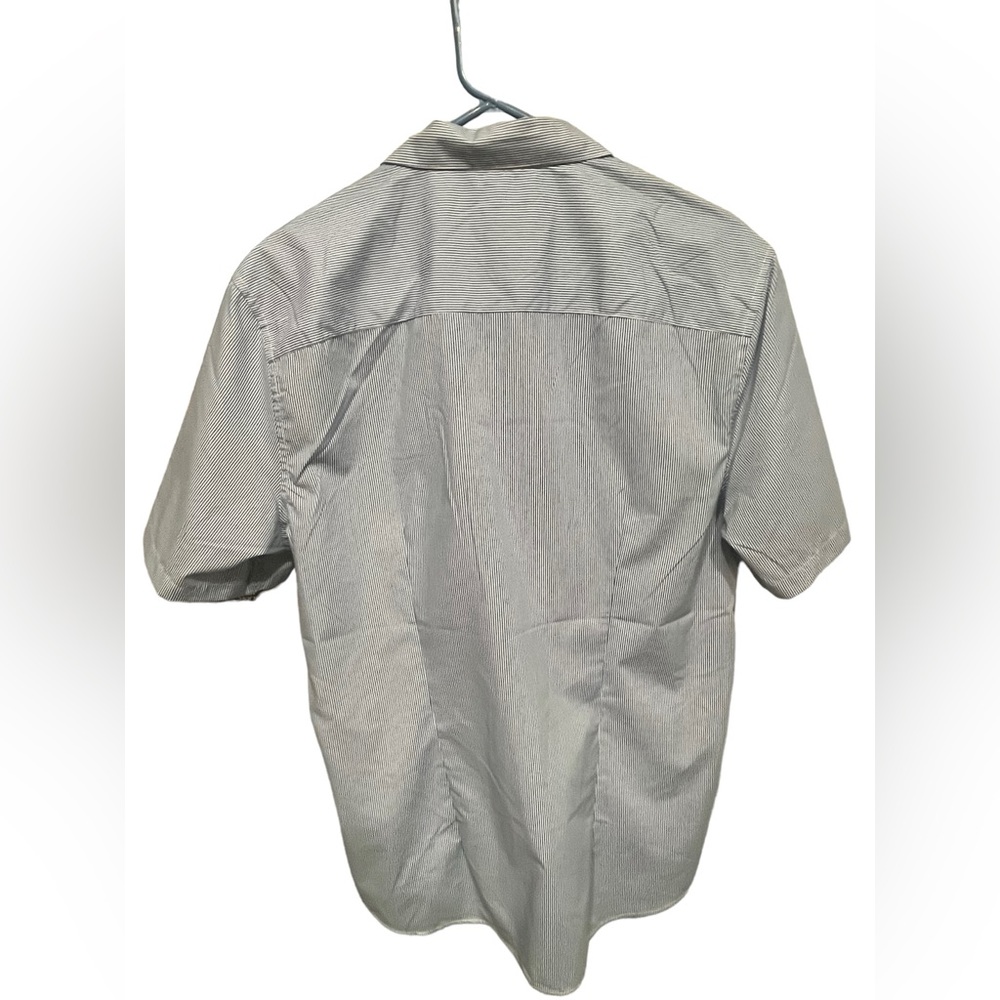 H&M Men’s Short Sleeve Collared Button-Down Shirt - Blue and White Stripes XL - Picture 6 of 6